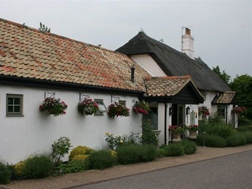 Golden Ball Hotel Elsworth Exterior foto
